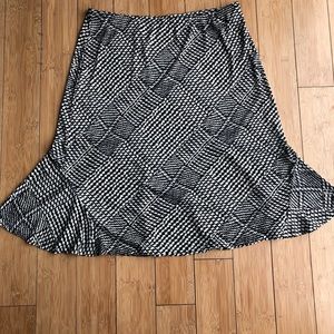 Houndstooth pattern skirt